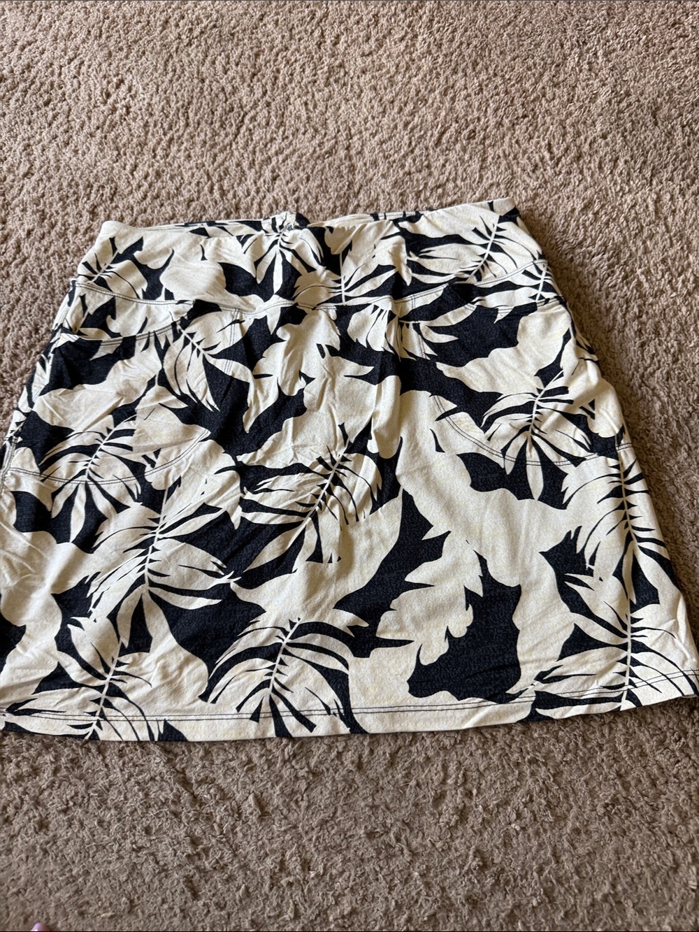 XIX Palms Tribal Black Beige & White Tropical Print Women’s athletic golf Skort
